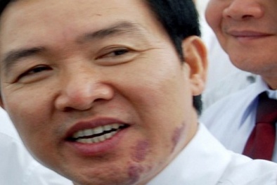 Bạn gái xinh đẹp của các sếp đi tù đón Tết ra sao ?